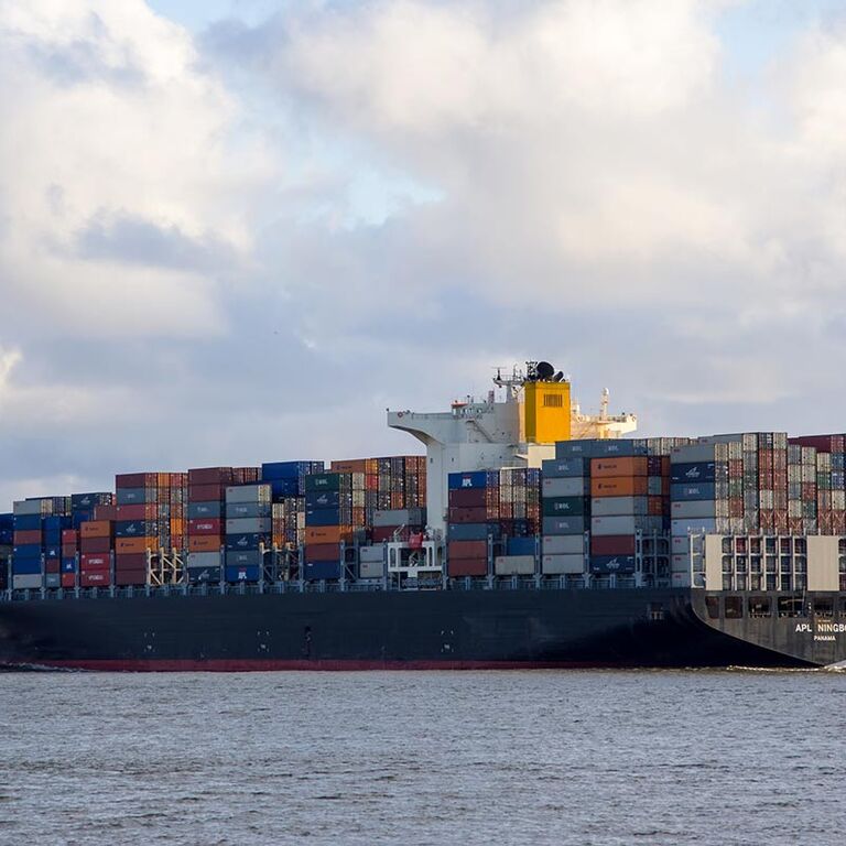 Fracht- Containerschiff